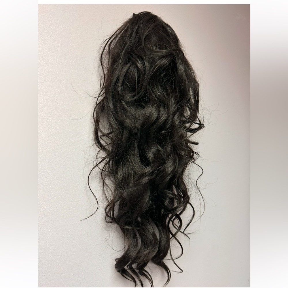 NWOT Luxurious Dark Brown almost Black Wavy Wig Lace Cap